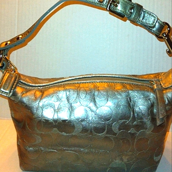 L@@K! Vintage & Rare COACH Metallic Silver Signature C embossed Demi Baguette - Picture 7 of 16